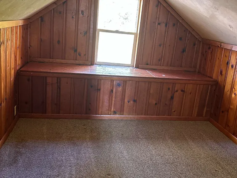 110 E Burgess St — Photo 5