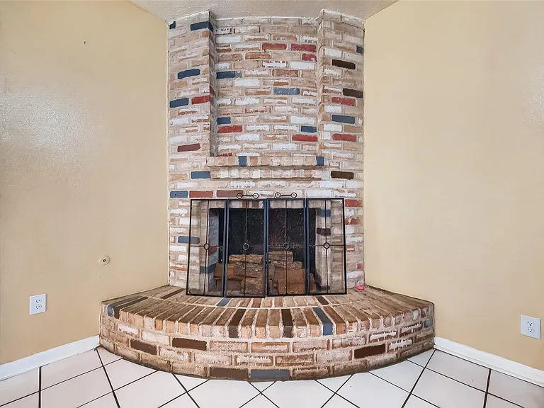 7422 Cortes Dr — Photo 15
