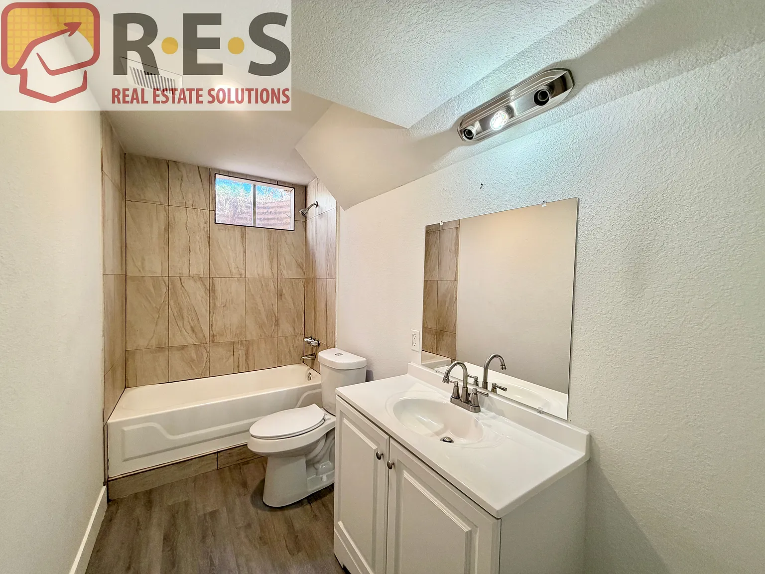 6 bed, 2000 sqft, $2,272 — Photo 3