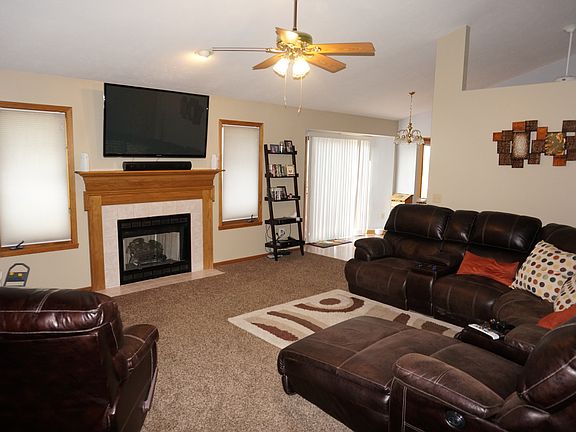 Family room - Fireplace