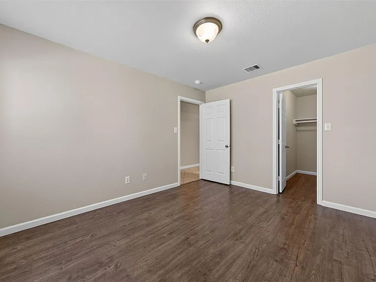 1317 Paige St — Photo 8