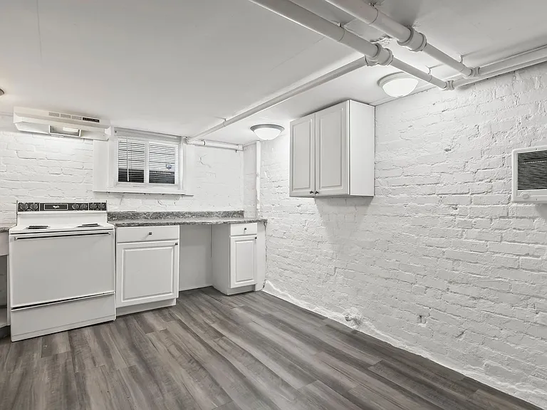1301 Whittier Ave — Photo 11