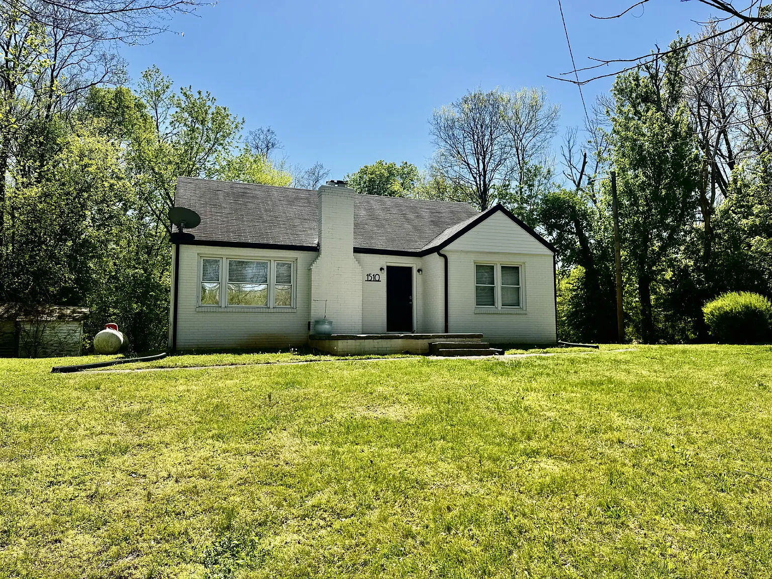 3 bed, 1.0 bath, 1240 sqft, $1,425 — Photo 3