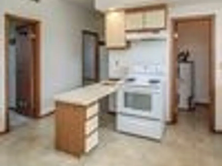 2420 E St — Photo 4