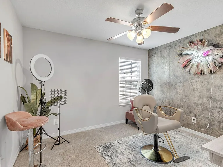 503 Eisenhower Dr — Photo 29