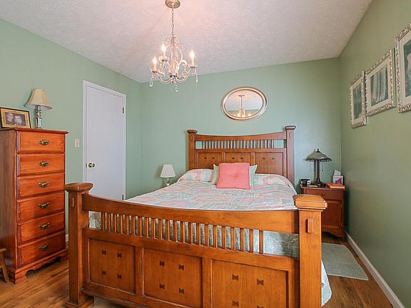 4th image of 6613 Hickory Way Ln