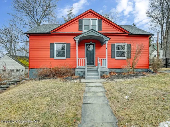 113 School St, Waverly, PA 18471