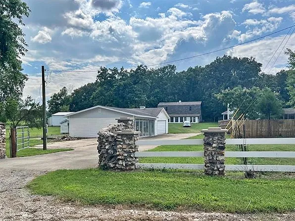 25369 Collins Rd, Stilwell, OK 74960