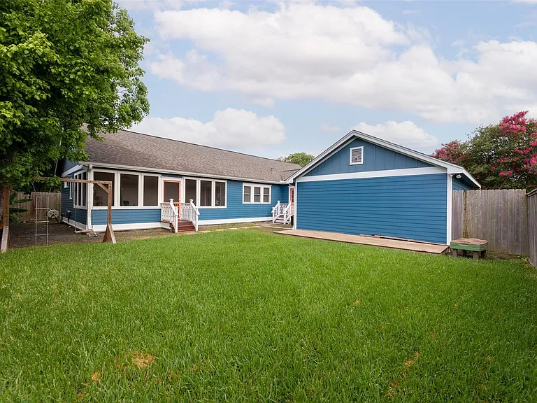 817 Gale St — Photo 6