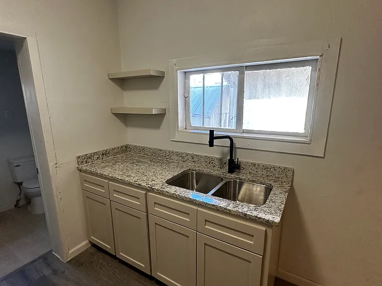 507 E Cliff Dr — Photo 6