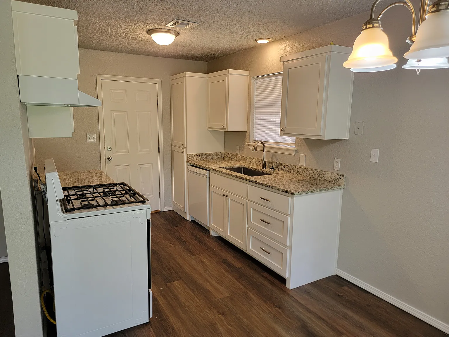 3 bed, 1400 sqft, $1,395 — Photo 3
