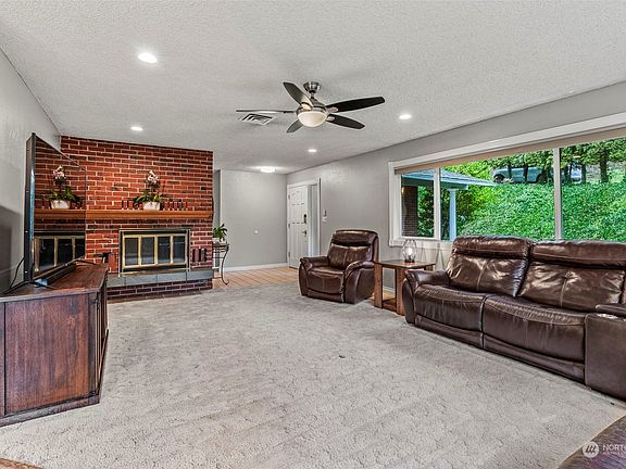 5th image of 2403 W Lynnwood Drive