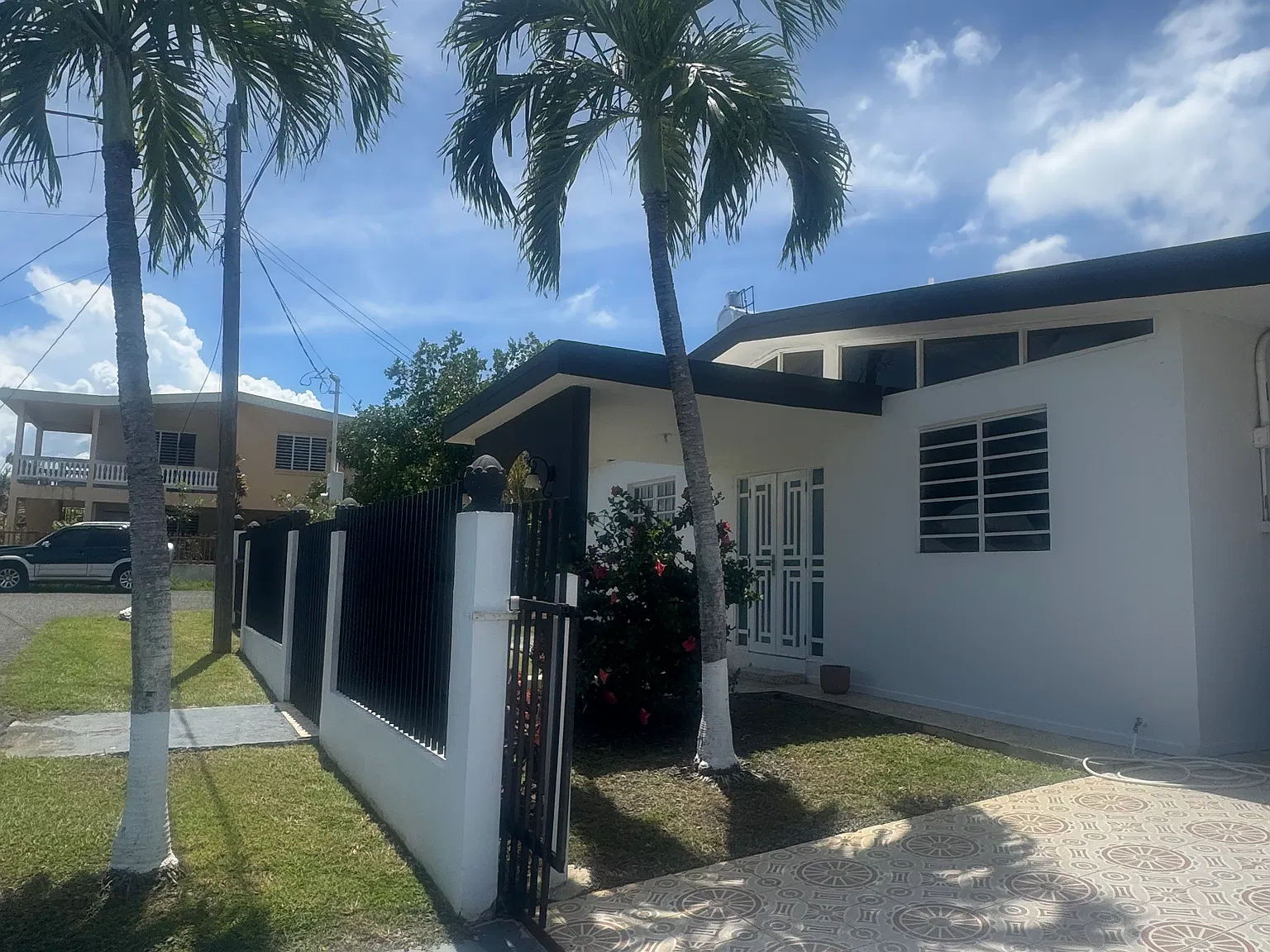 3 bed, 2.5 bath, $1,900 — Photo 1