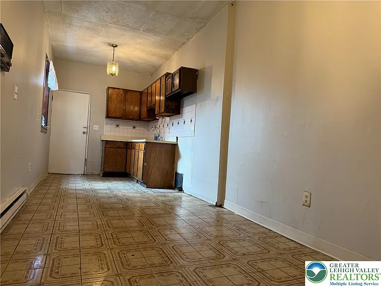 177 W Tilghman St — Photo 12