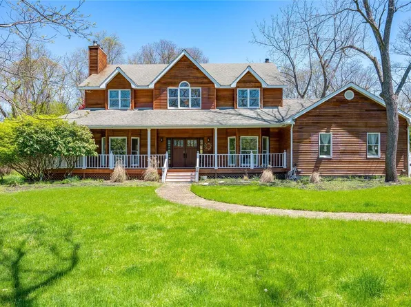 33 Evergreen Avenue, East Moriches, NY 11940