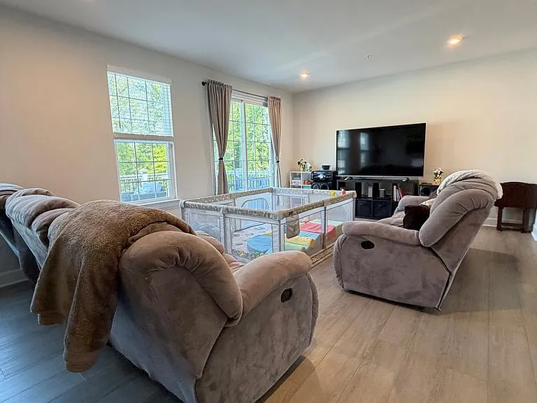 10802 Foxtrot Cir — Photo 4