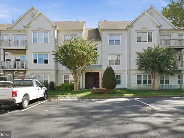 12461 Hayes Ct Unit 203, Fairfax, VA 22033