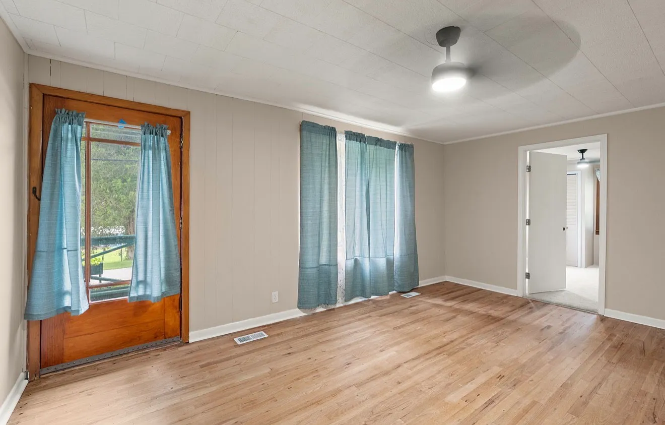 3 bed, 1117 sqft, $1,650 — Photo 1
