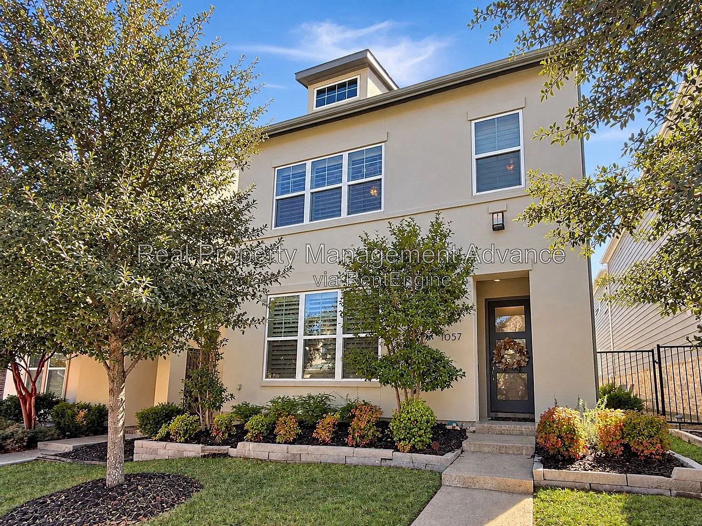 3 bed, 3.0 bath, 2382 sqft, $3,100 — Photo 1