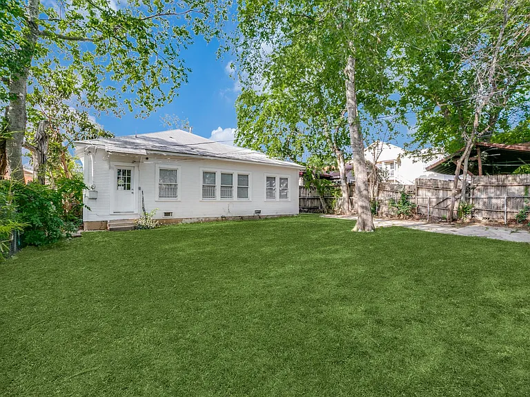 114 W Norwood Ct — Photo 11