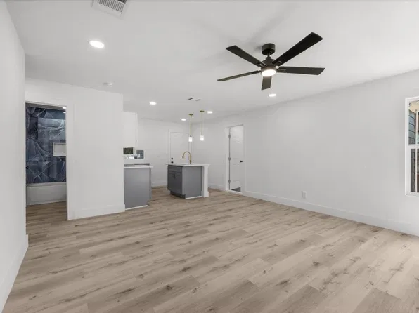 3454 Moberly St, Fort Worth, TX 76119