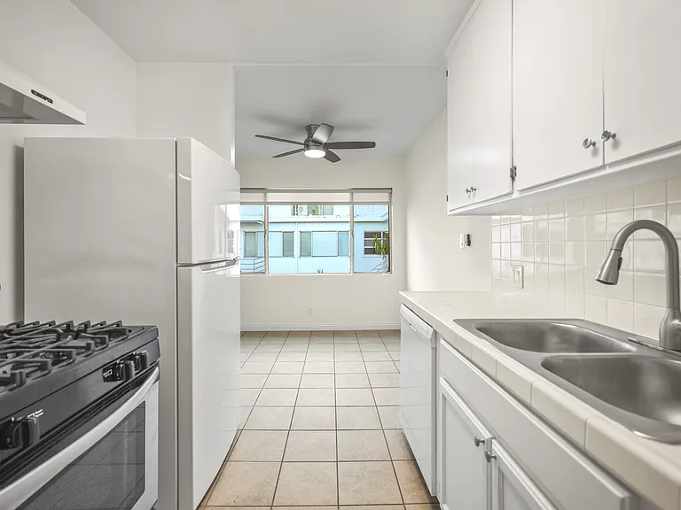 234 San Vicente Blvd #18 — Photo 5