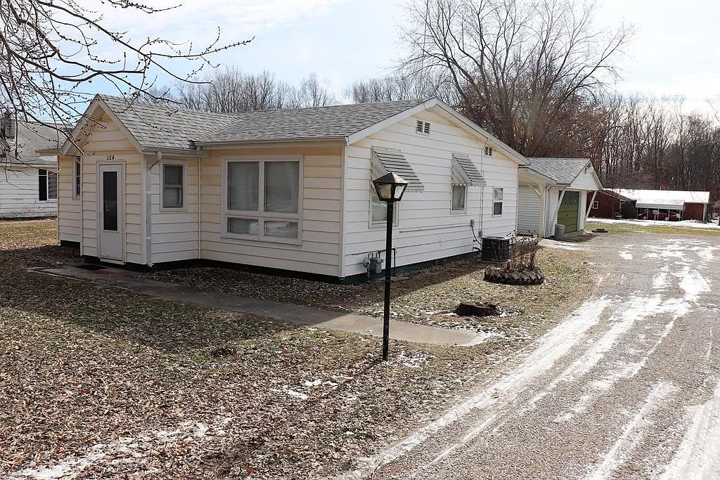 584 Brickyard Rd photo 1
