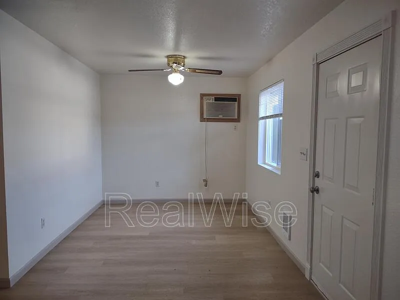 2 bed, 1.0 bath, 805 sqft, $1,000 — Photo 4