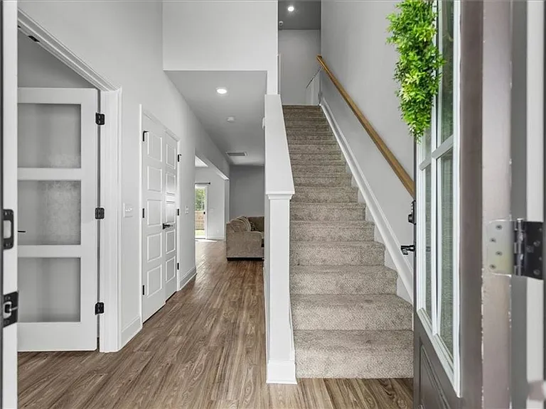291 Timberlake Dr — Photo 2