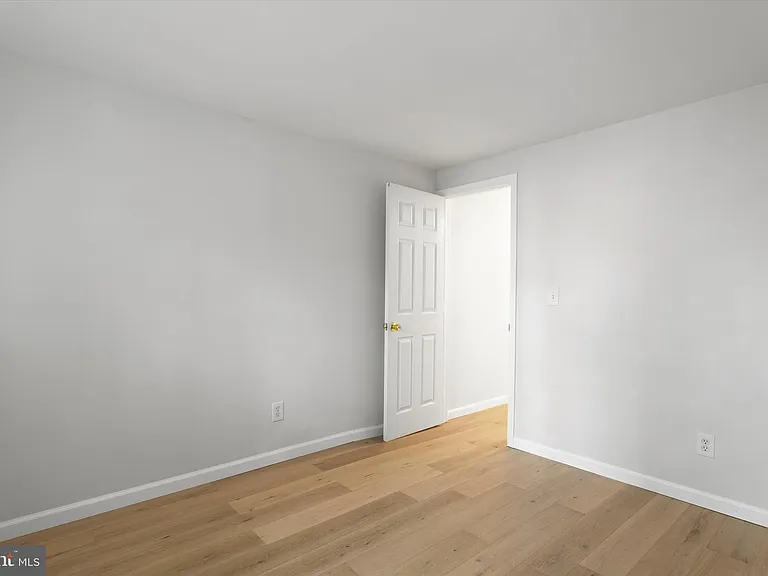 2143 E Albert St — Photo 12