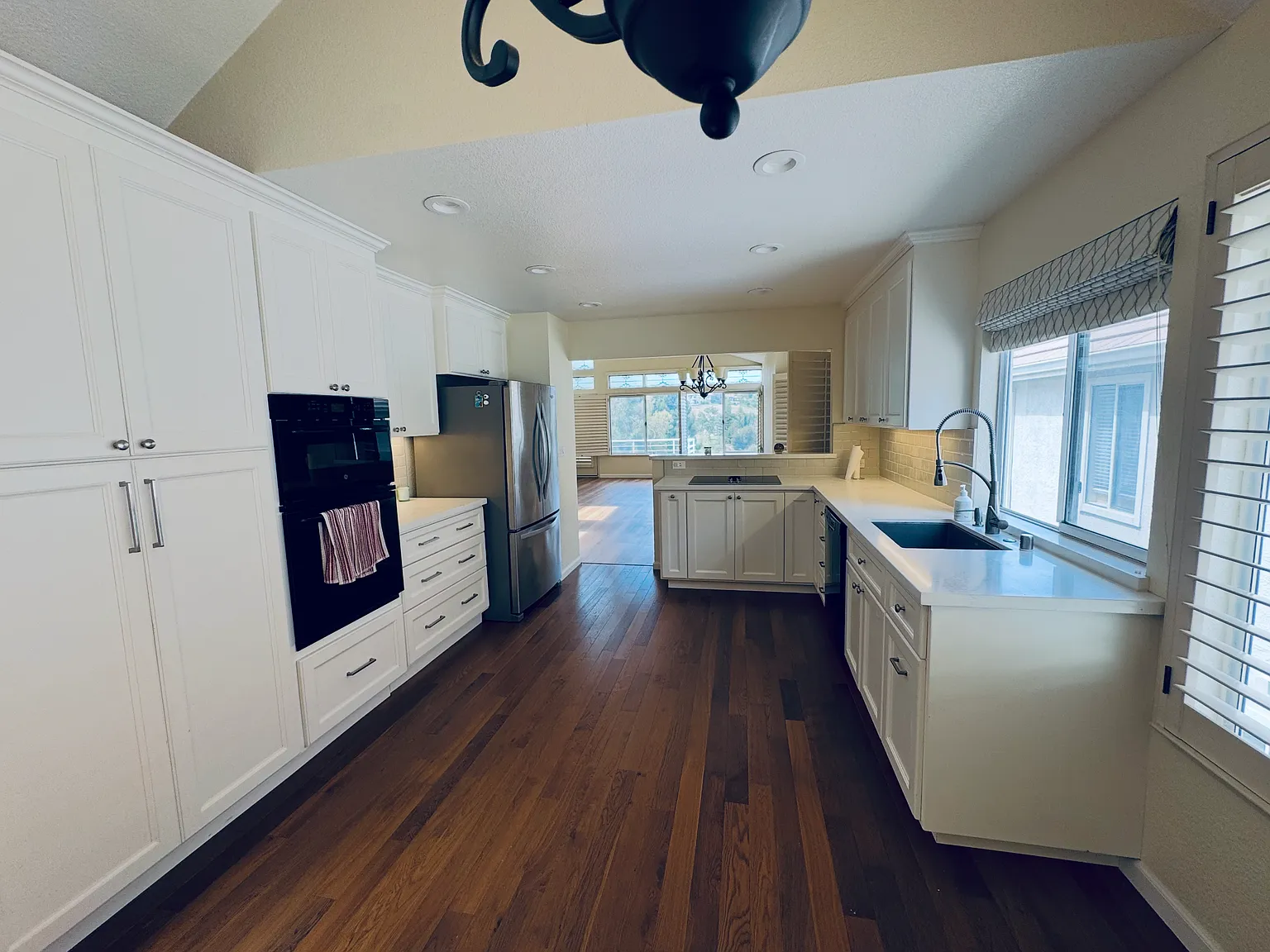 4 bed, 2.5 bath, 2608 sqft, $5,600 — Photo 4