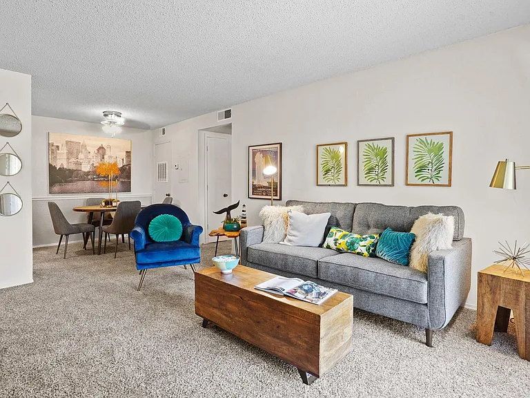 Silver Springs Apts. — Photo 1