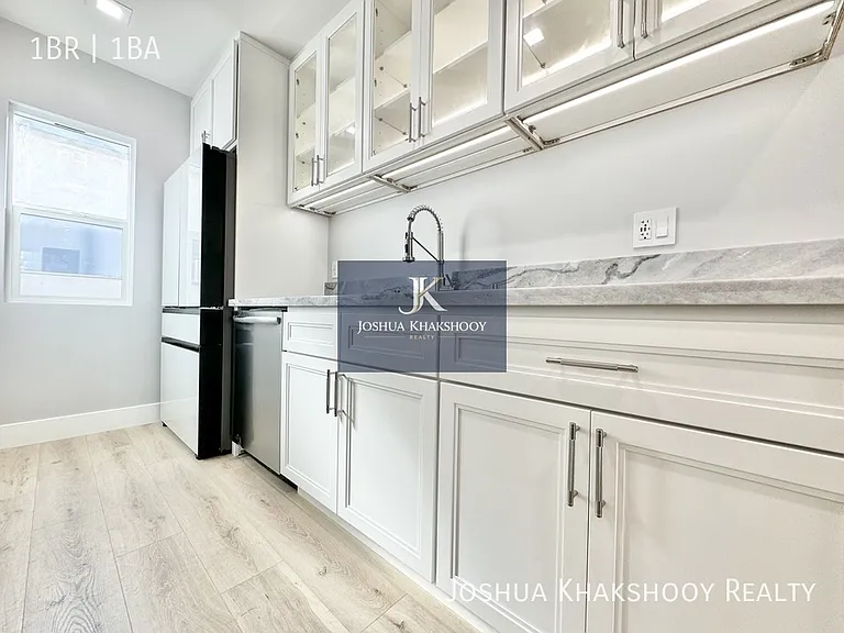 604 N Flores St #5 — Photo 2