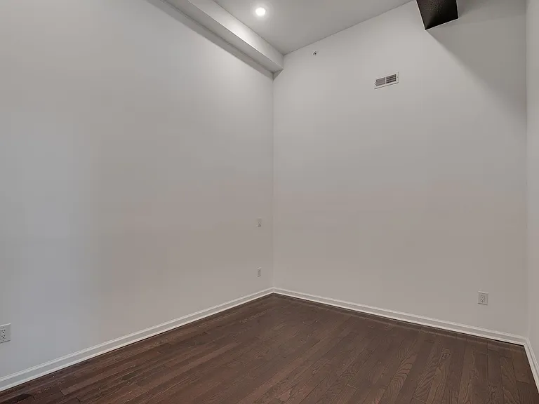 2737 Cambridge St — Photo 20