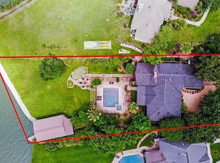 121 Cedar Ln, Seabrook, TX 77586