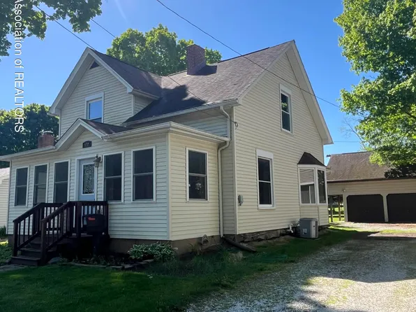 122 E Shaw St, Charlotte, MI 48813