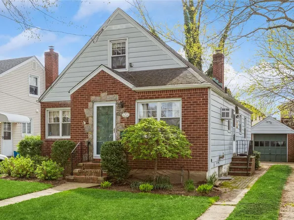 91 Cedar Place, Floral Park, NY 11001