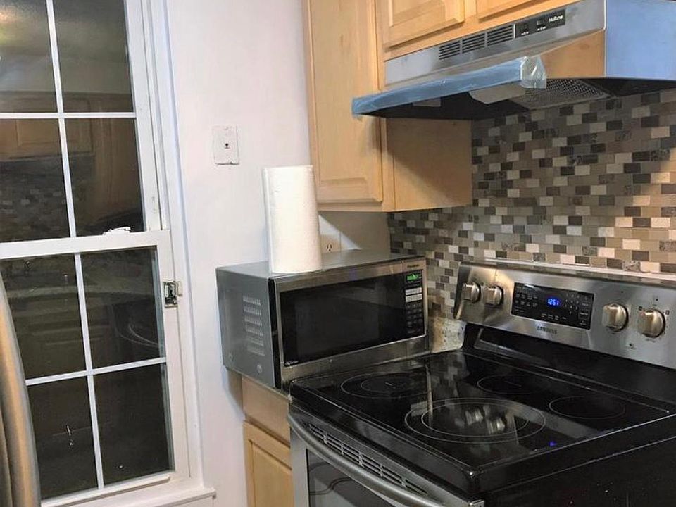 2nd image of 418 Shady Glen Dr