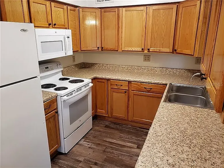 1841 Linden Rd — Photo 9