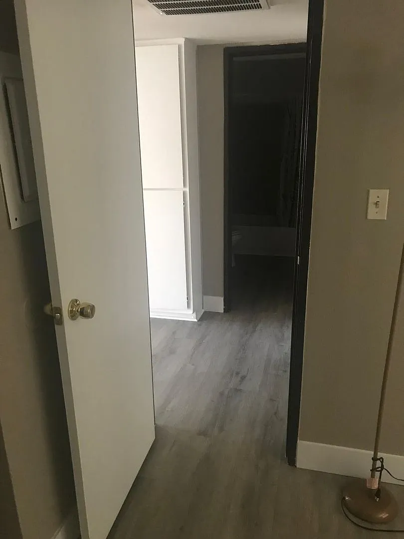 1300 Elizabeth — Photo 4