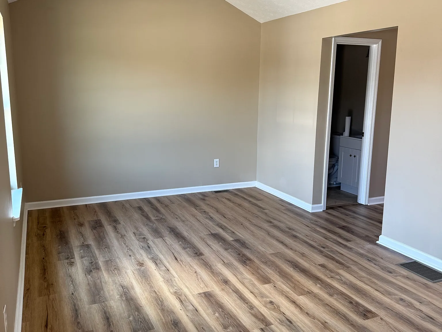 2 bed, 1.5 bath, $1,100 — Photo 2