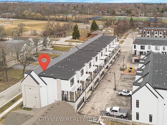 4th image of 2284 Sovereign St