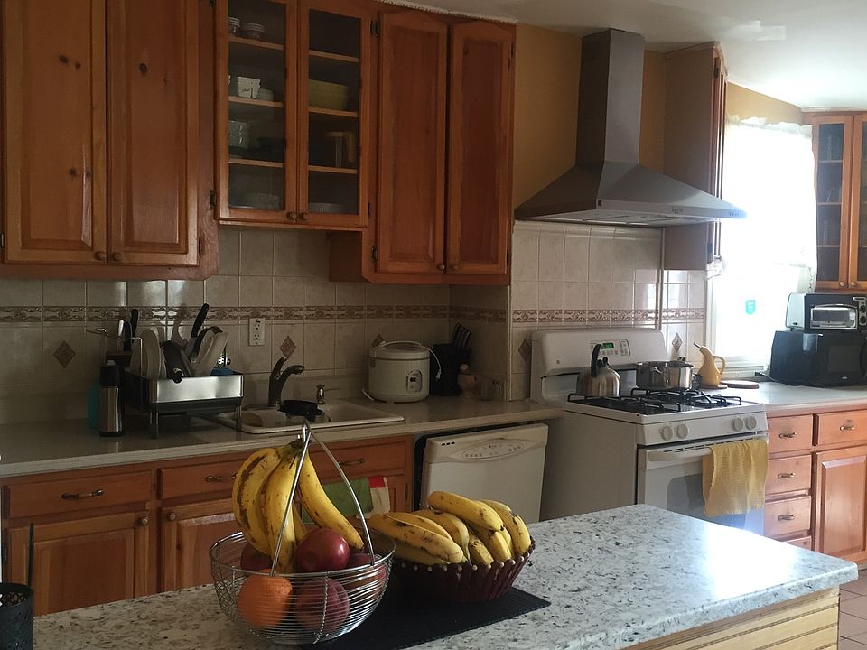 1st image of 111 St 109 Ave #1