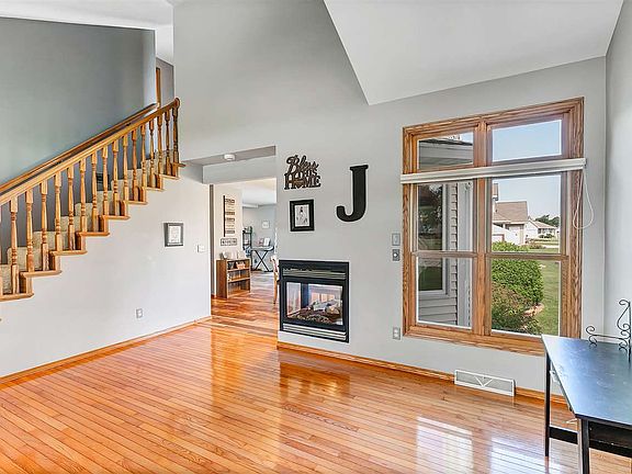 4th image of 2911 Crab Apple Ln