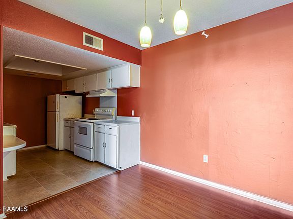 4th image of 3121 Johnston St APT 101