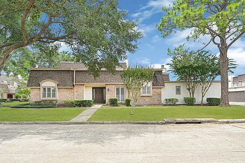 2803 Camelot Ln Photo 1