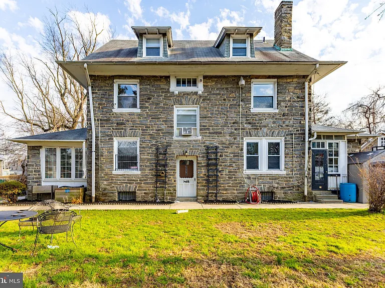 2216 Georges Ln — Photo 41