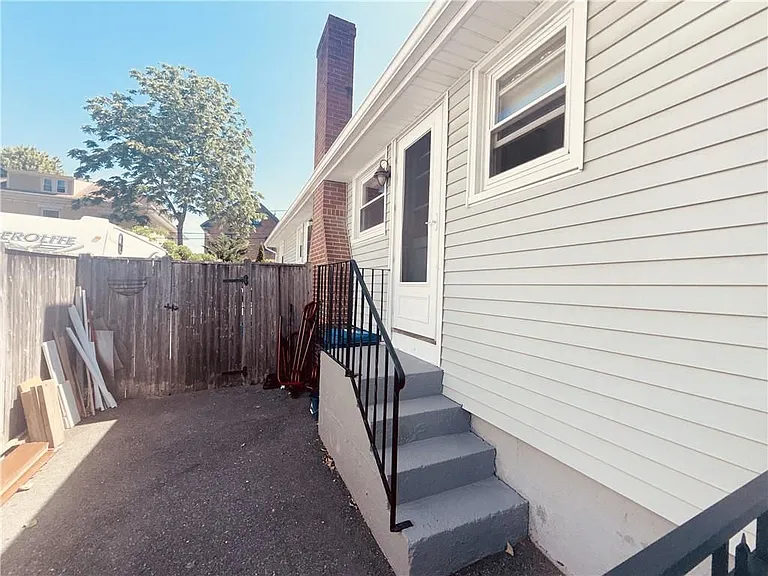 25 Thurston Ave #B — Photo 29