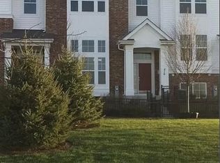 510 Plaza Pl, Aurora, IL 60504