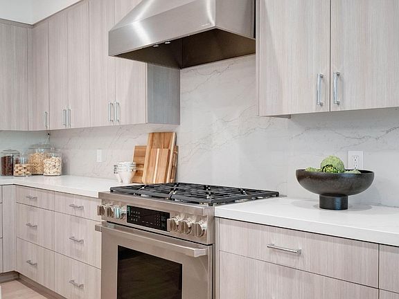 3rd image of 425 1st St #22